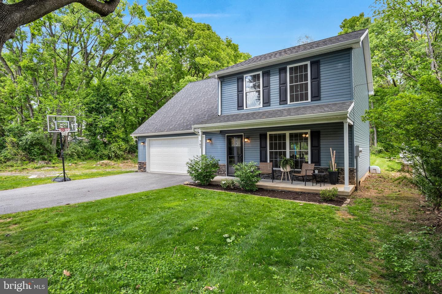 707 Belmont photo 30
