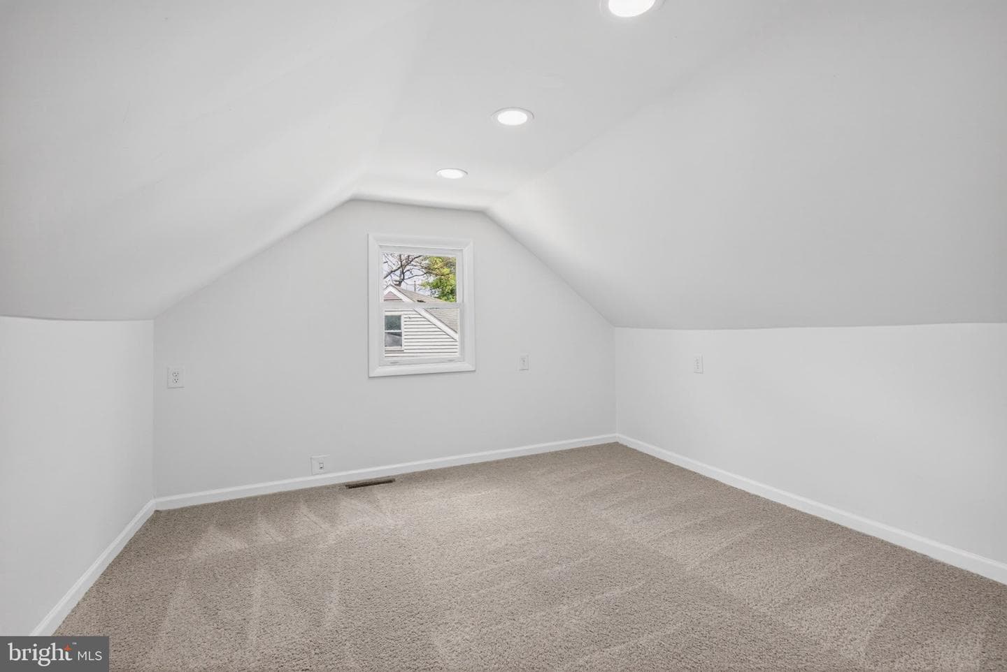 340 Charles Road photo 26
