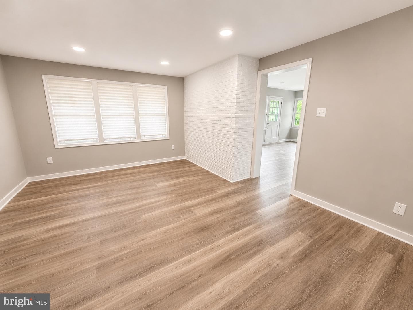 1198 Shoreham Road photo 3