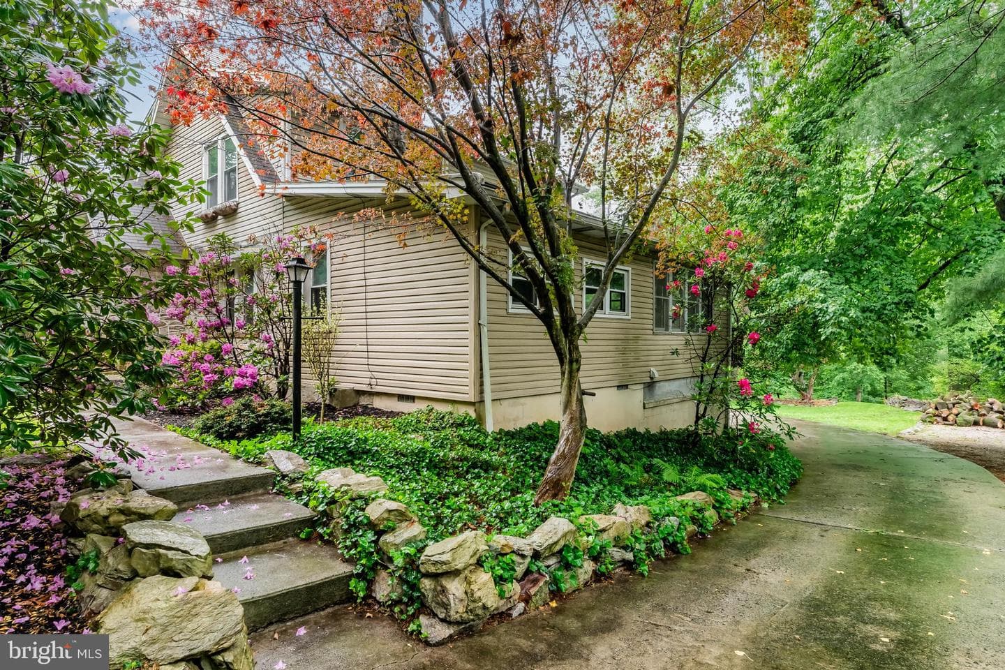 120 Yates Street photo 3