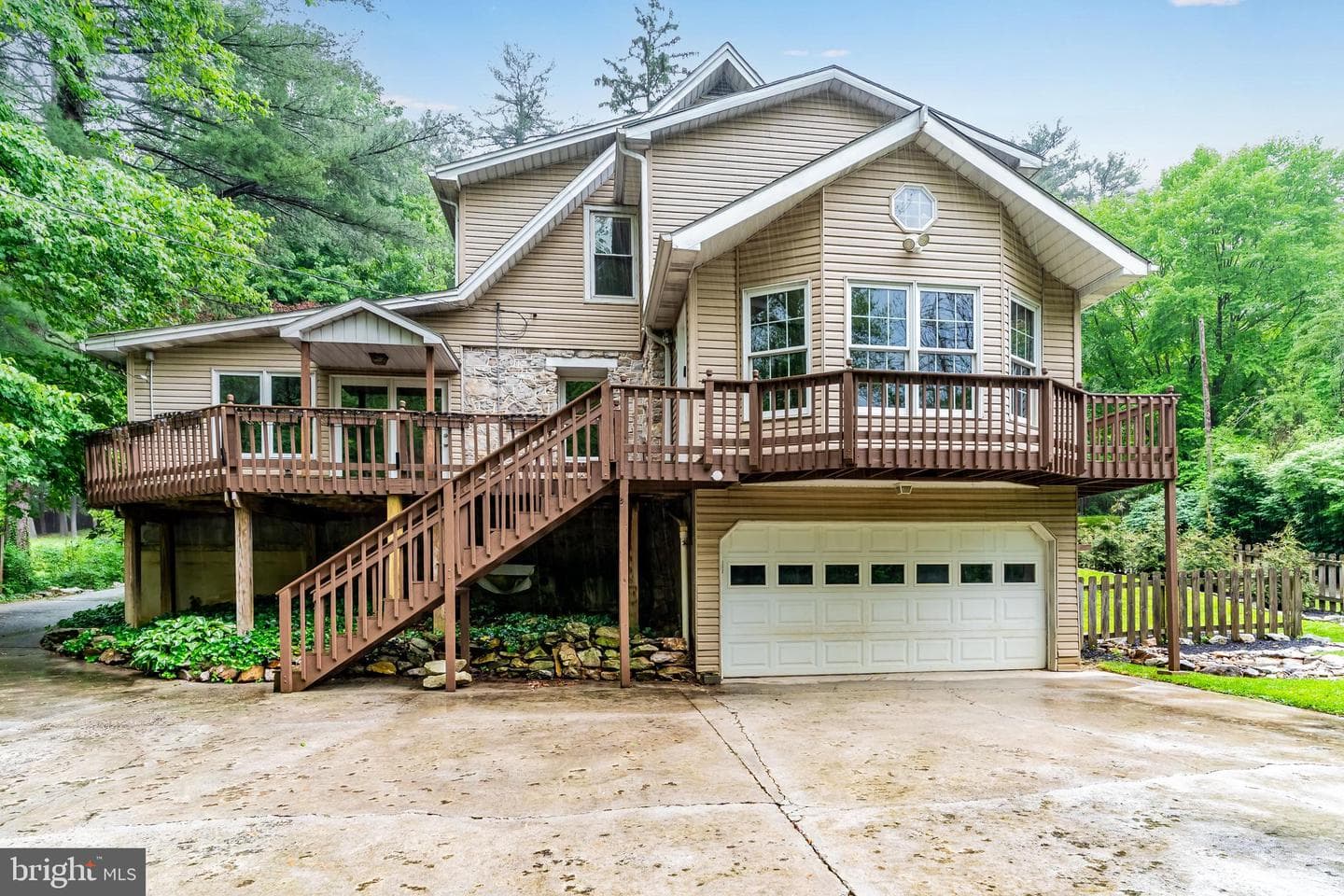 120 Yates Street photo 7
