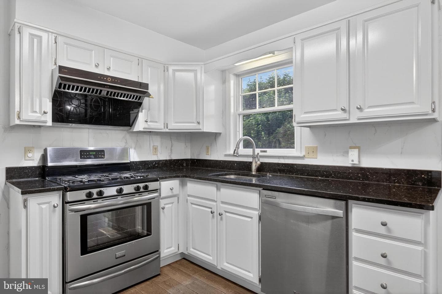 2 Windsor Way photo 11