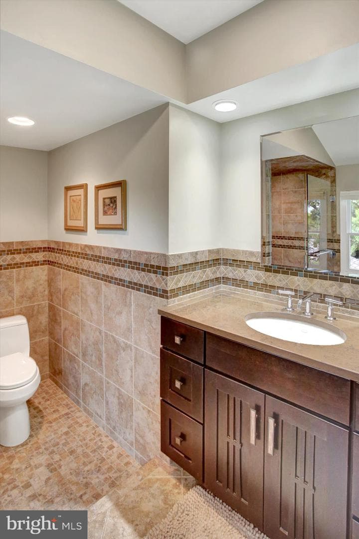 332 Blacklatch Lane photo 32