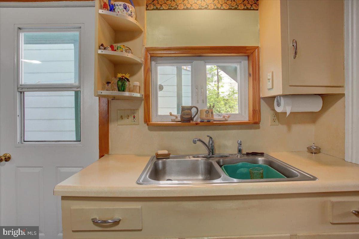 351 E Burd Street photo 11