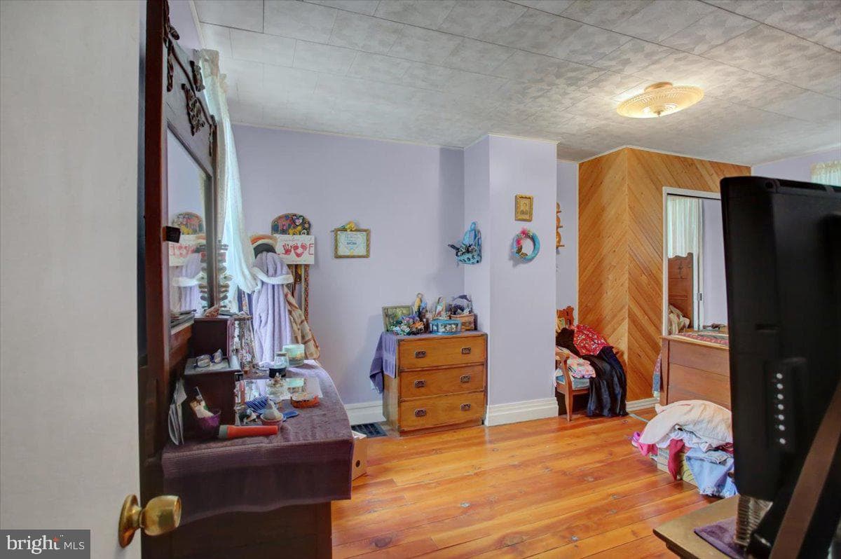 351 E Burd Street photo 14