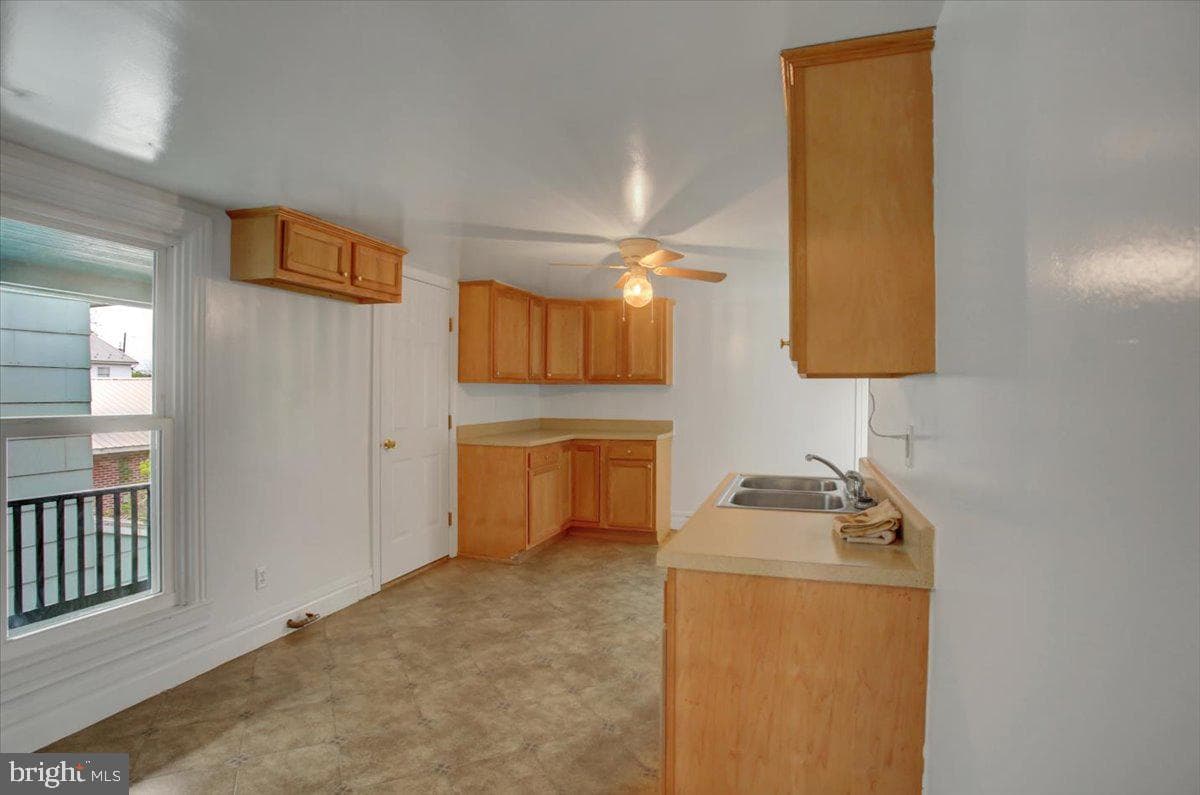 351 E Burd Street photo 20
