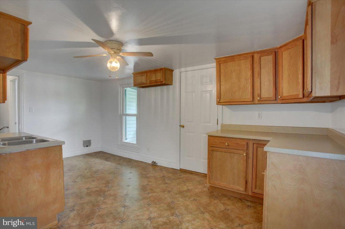 351 E Burd Street photo 22
