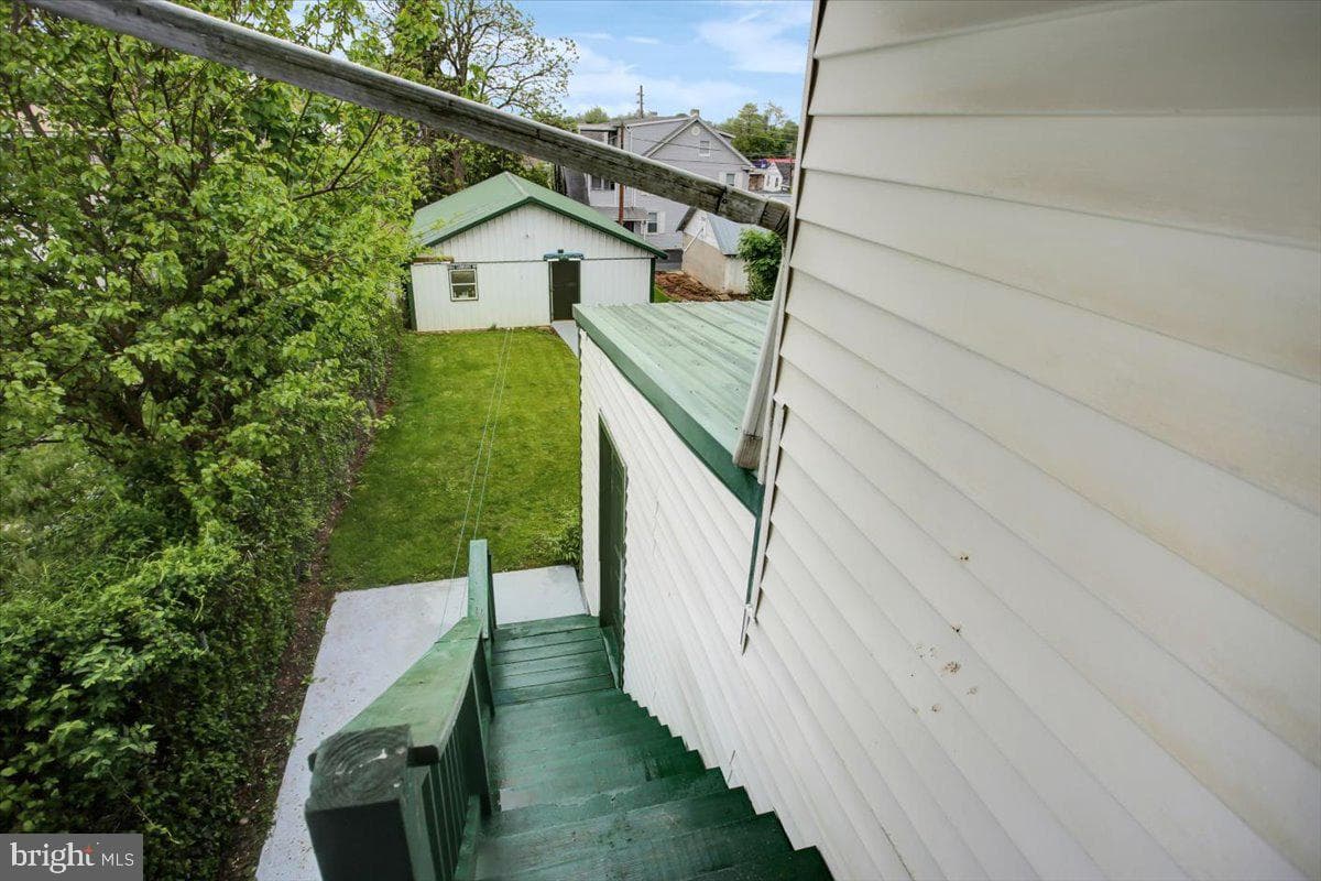 351 E Burd Street photo 29