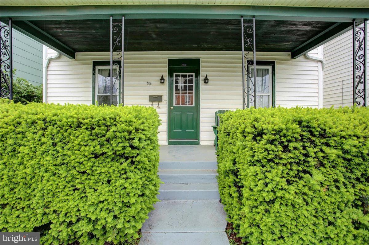 351 E Burd Street photo 3