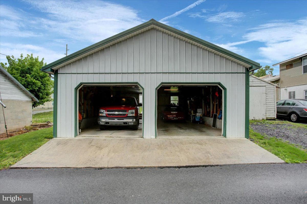 351 E Burd Street photo 35