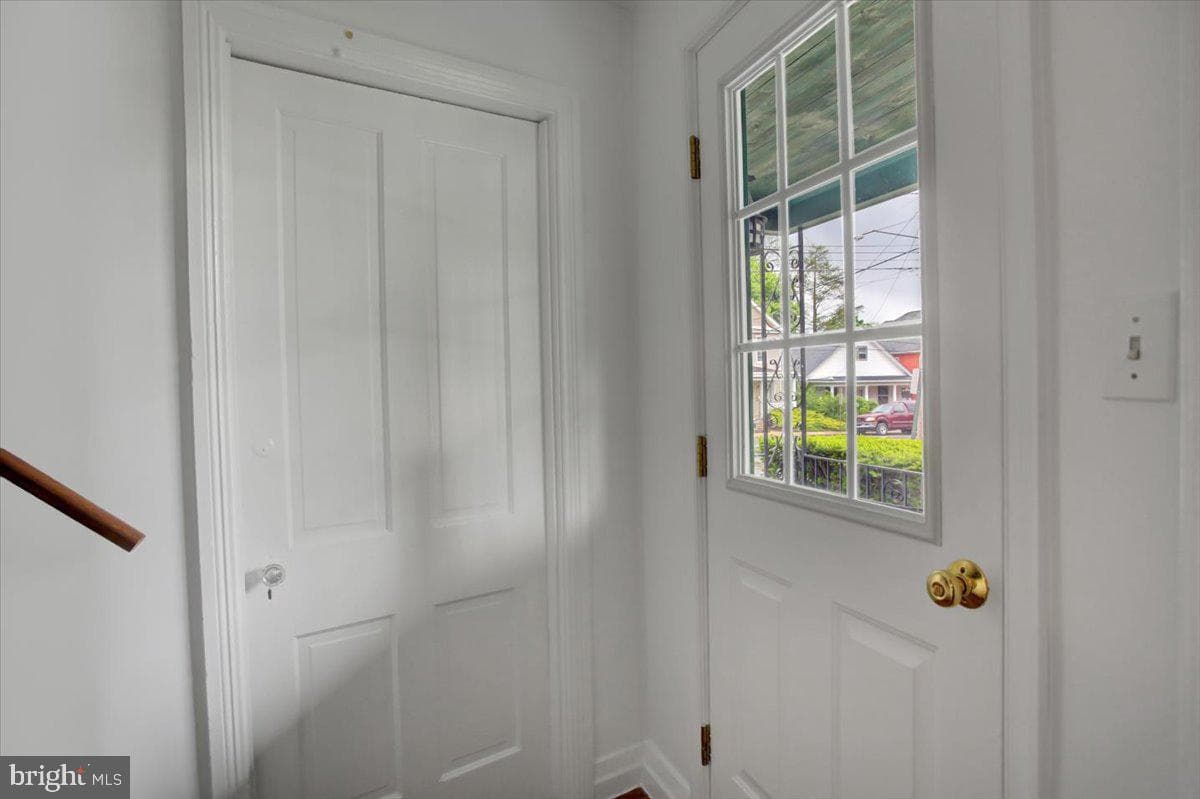 351 E Burd Street photo 4