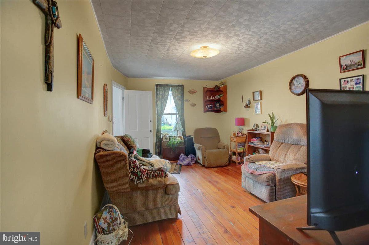 351 E Burd Street photo 6