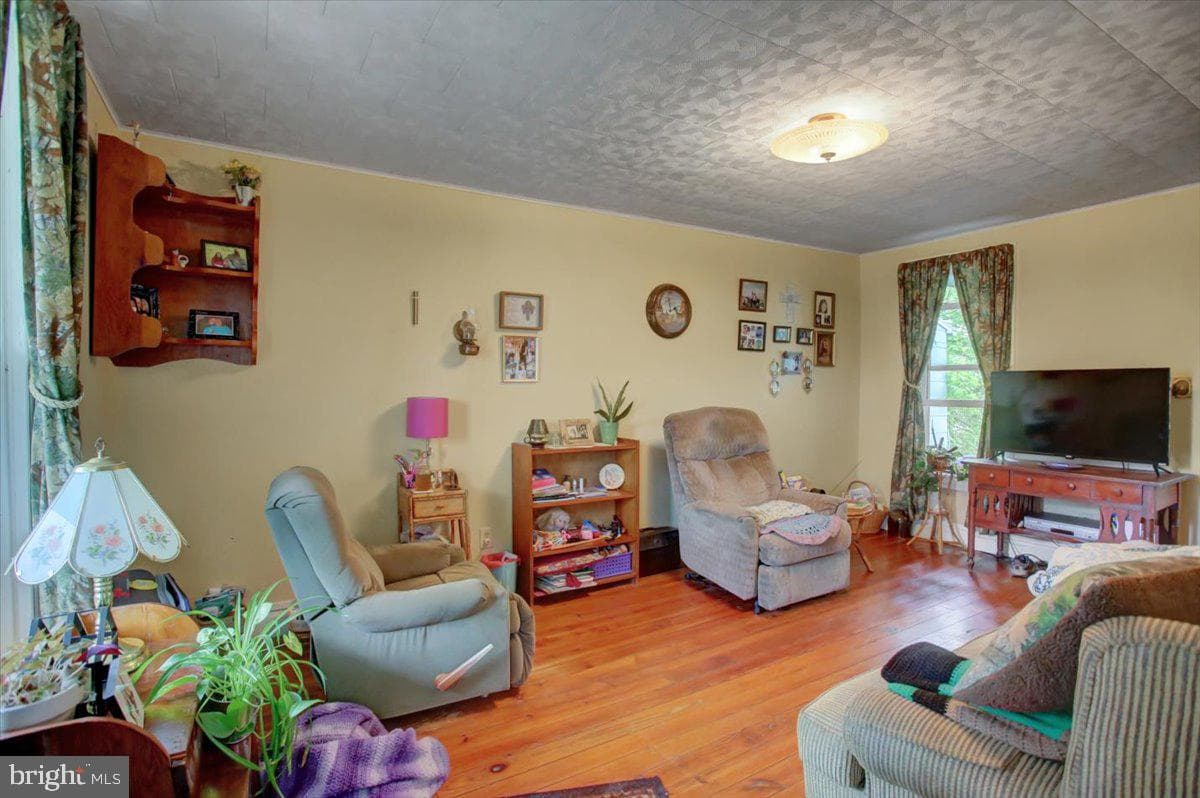 351 E Burd Street photo 7
