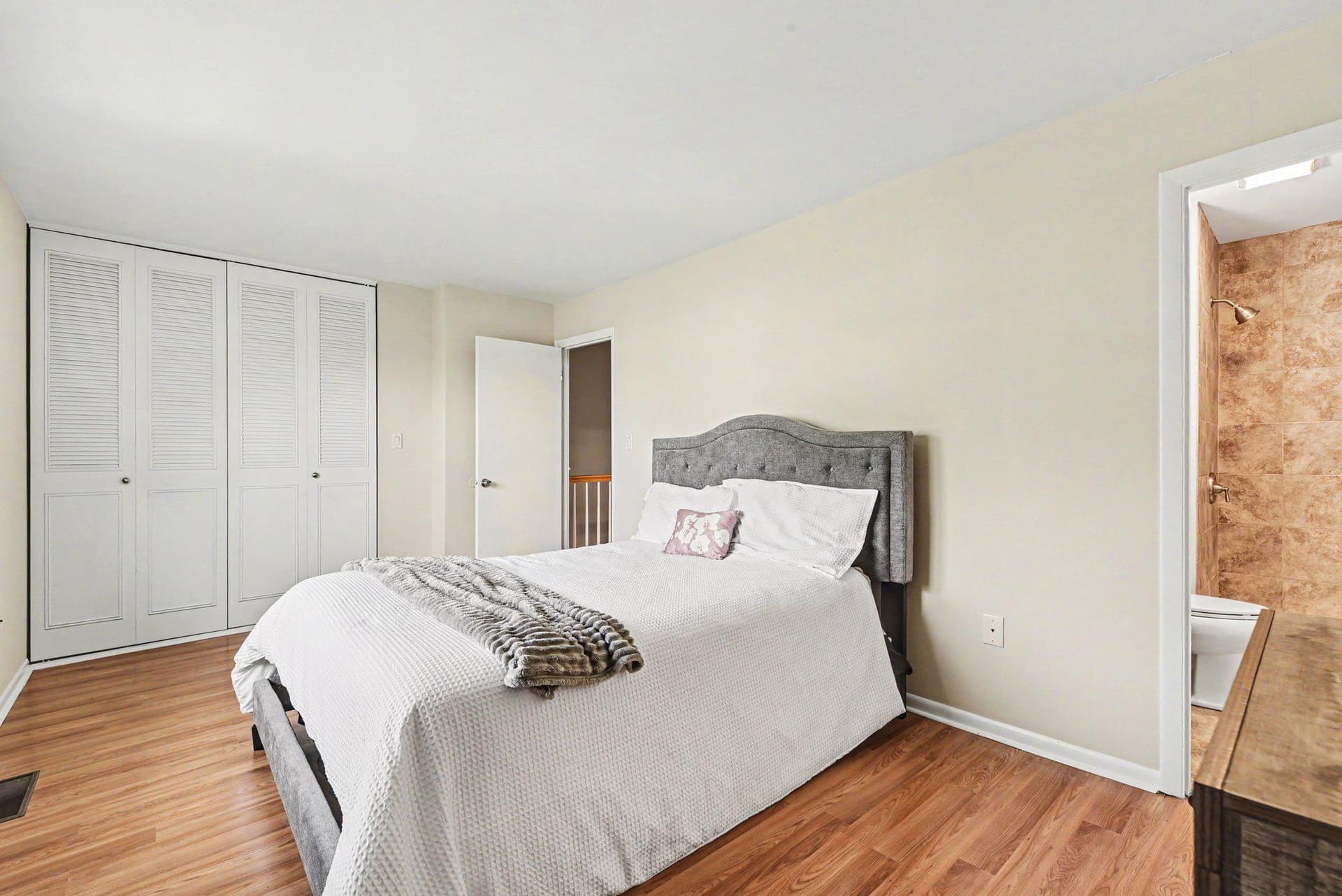 137 W Vine Street photo 10