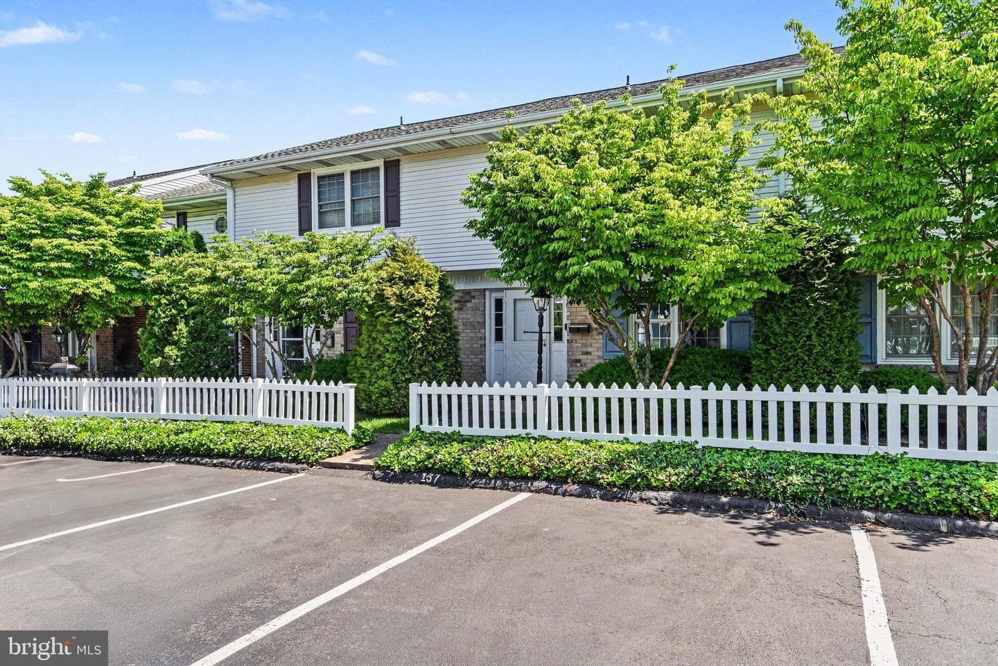 137 W Vine Street photo 2