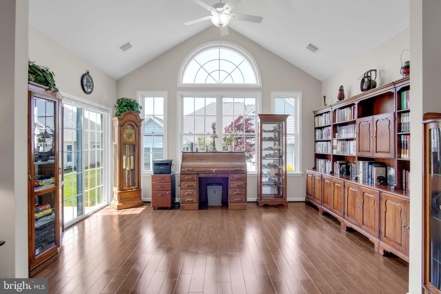 646 Republic Way photo 3