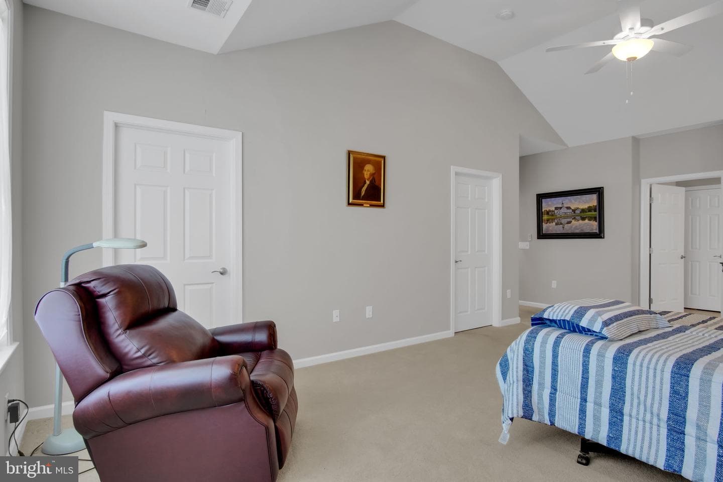 646 Republic Way photo 8