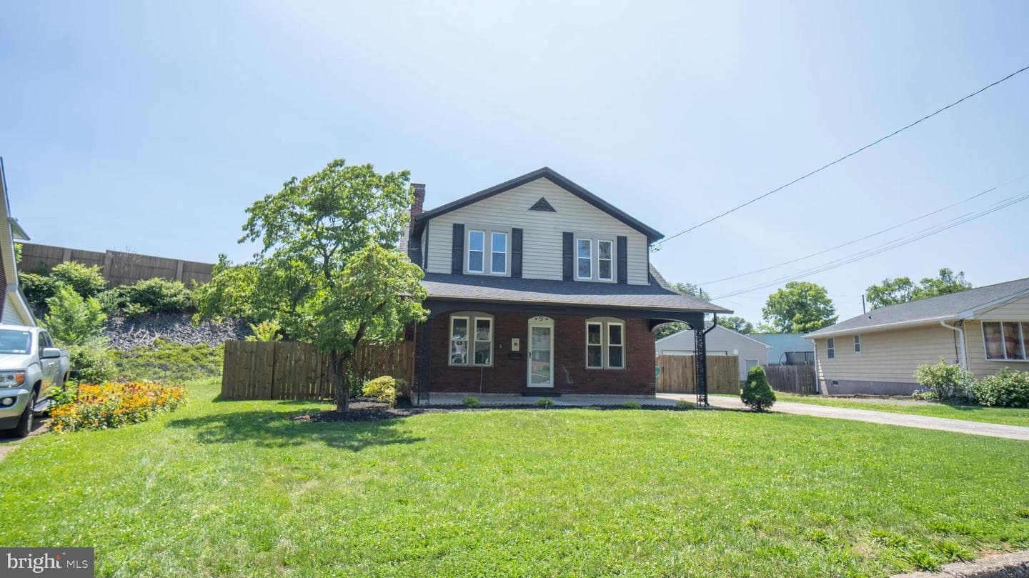 9 Oakwood Circle, Camp Hill