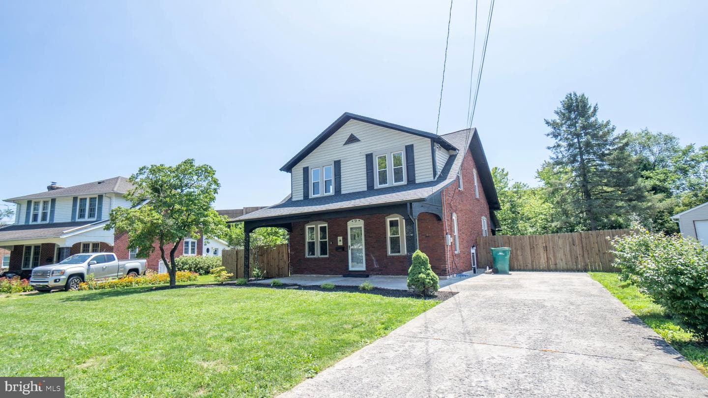 9 Oakwood Circle, Camp Hill