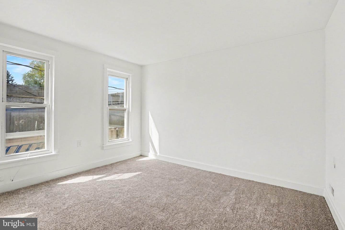 216 W Allen Street photo 16