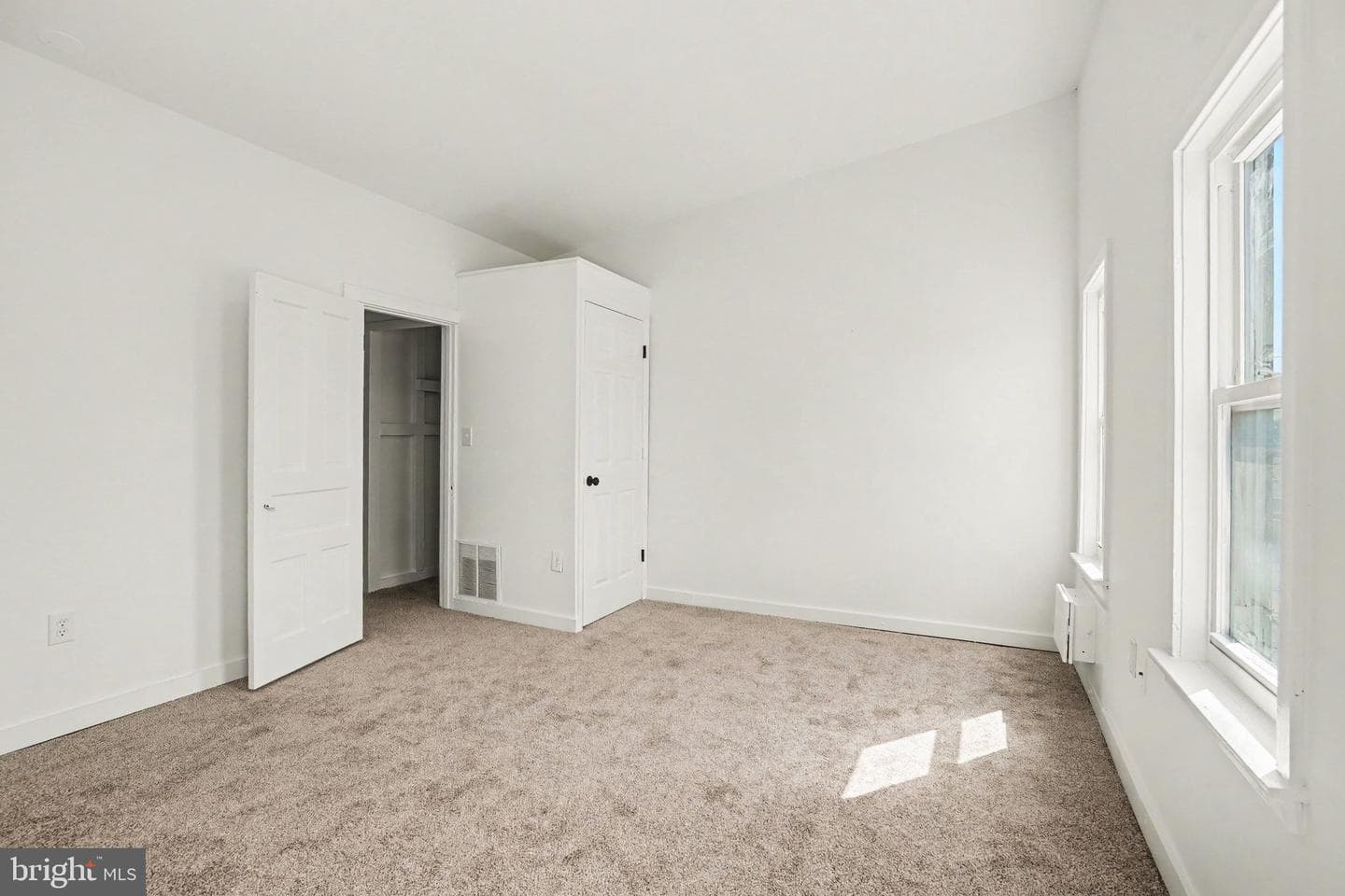 216 W Allen Street photo 21