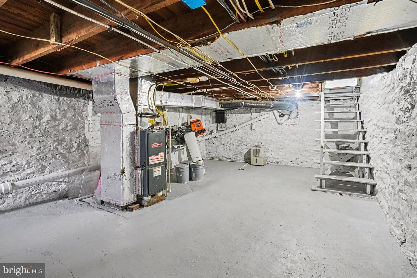 216 W Allen Street photo 24