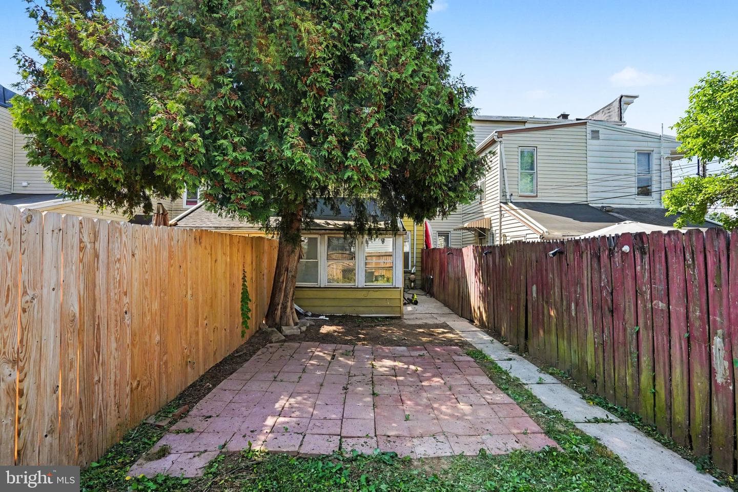 216 W Allen Street photo 25