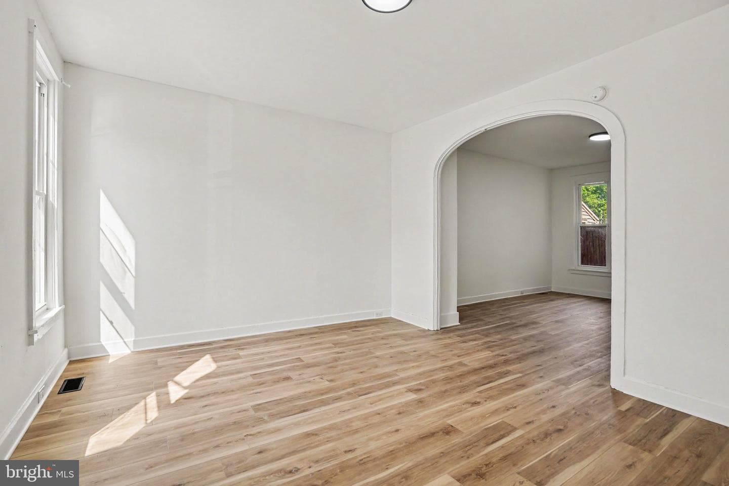 216 W Allen Street photo 5