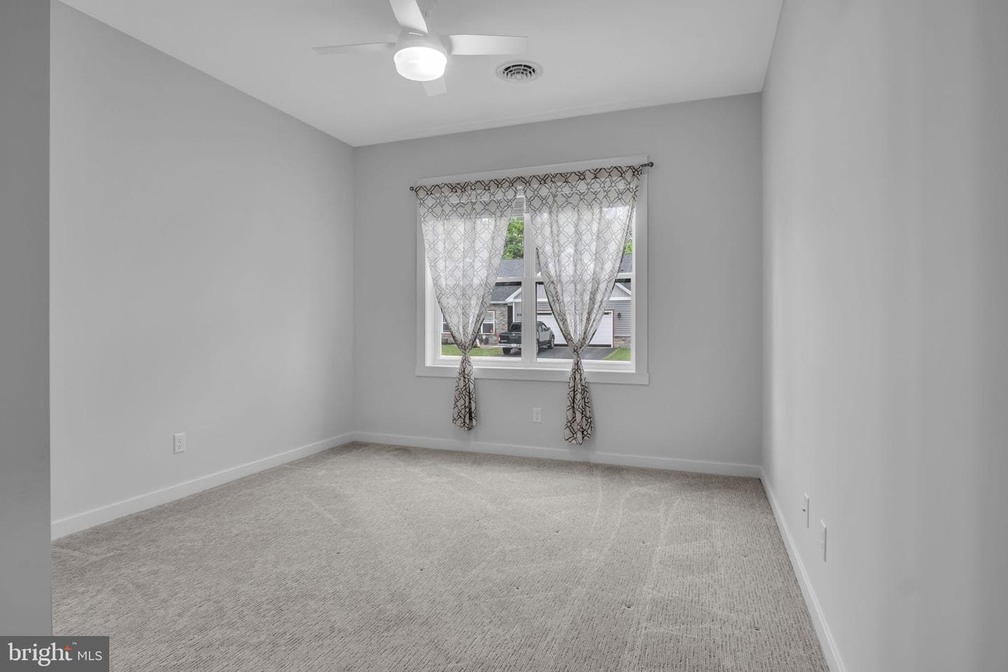 128 Cardinal Drive photo 25