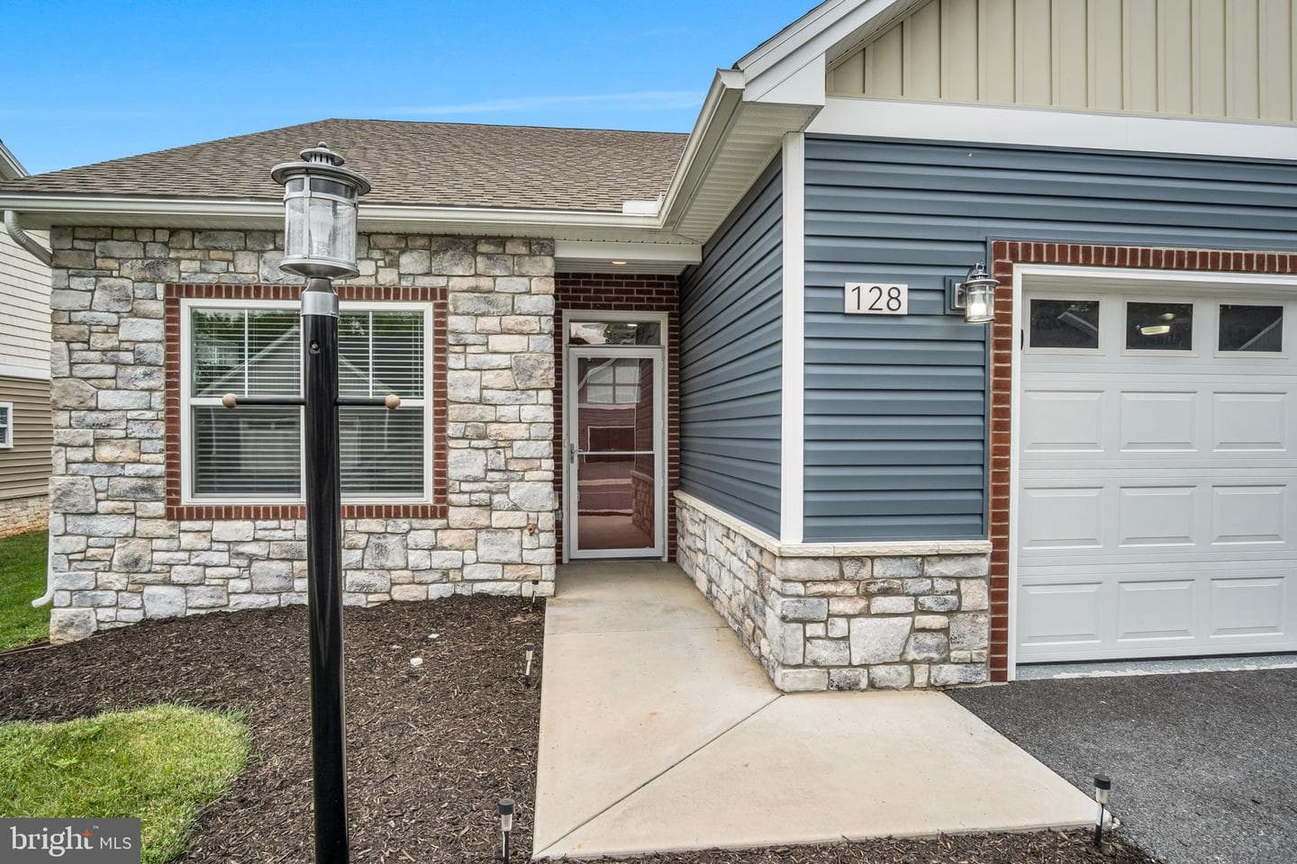 128 Cardinal Drive photo 4