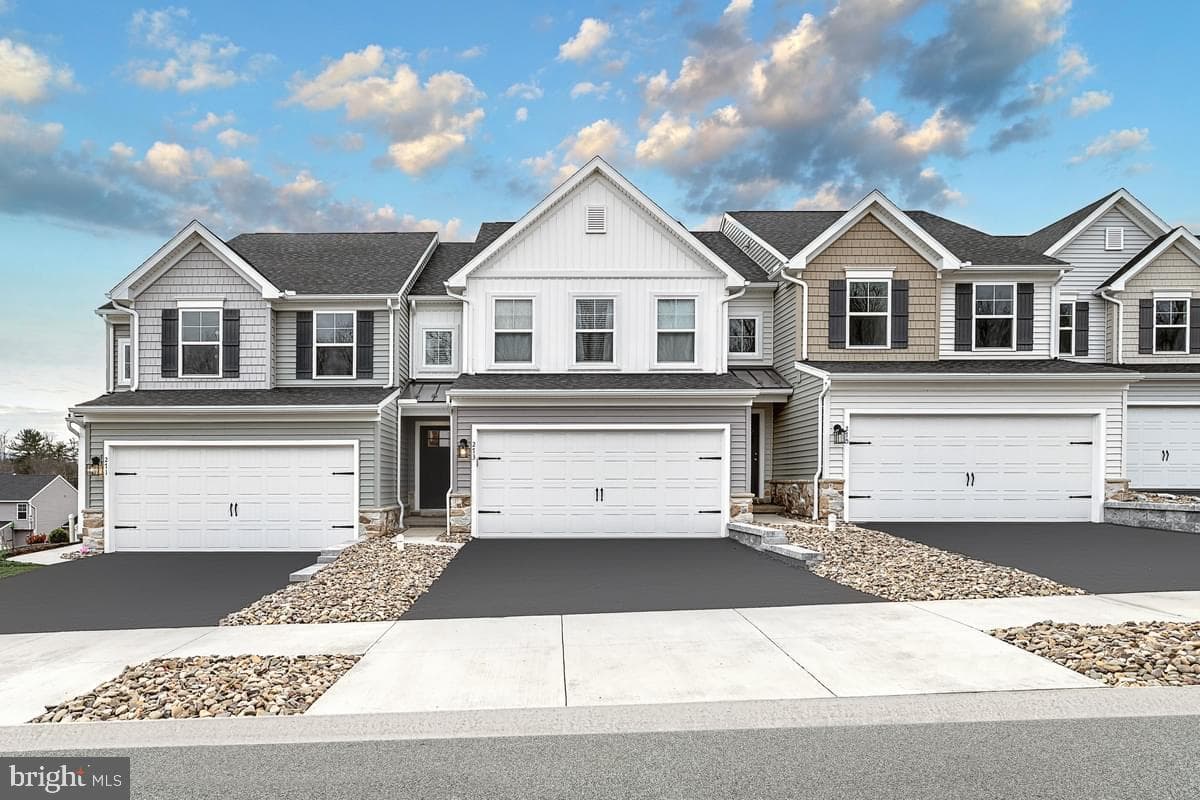 2225 Hampden Court #lot 24, Enola