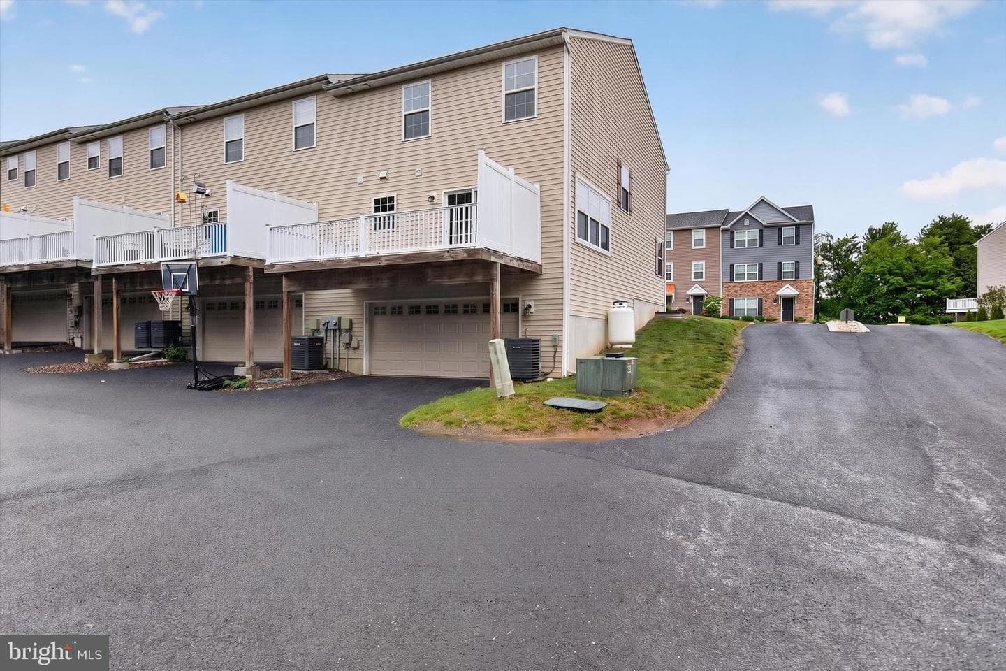 5005 Laurel Valley Lane photo 2