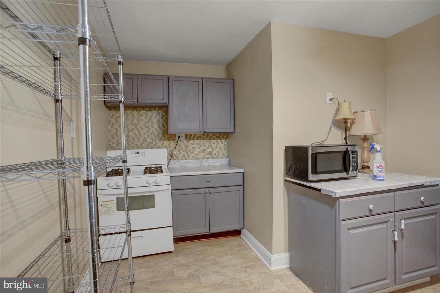 146 E Penn Street photo 11