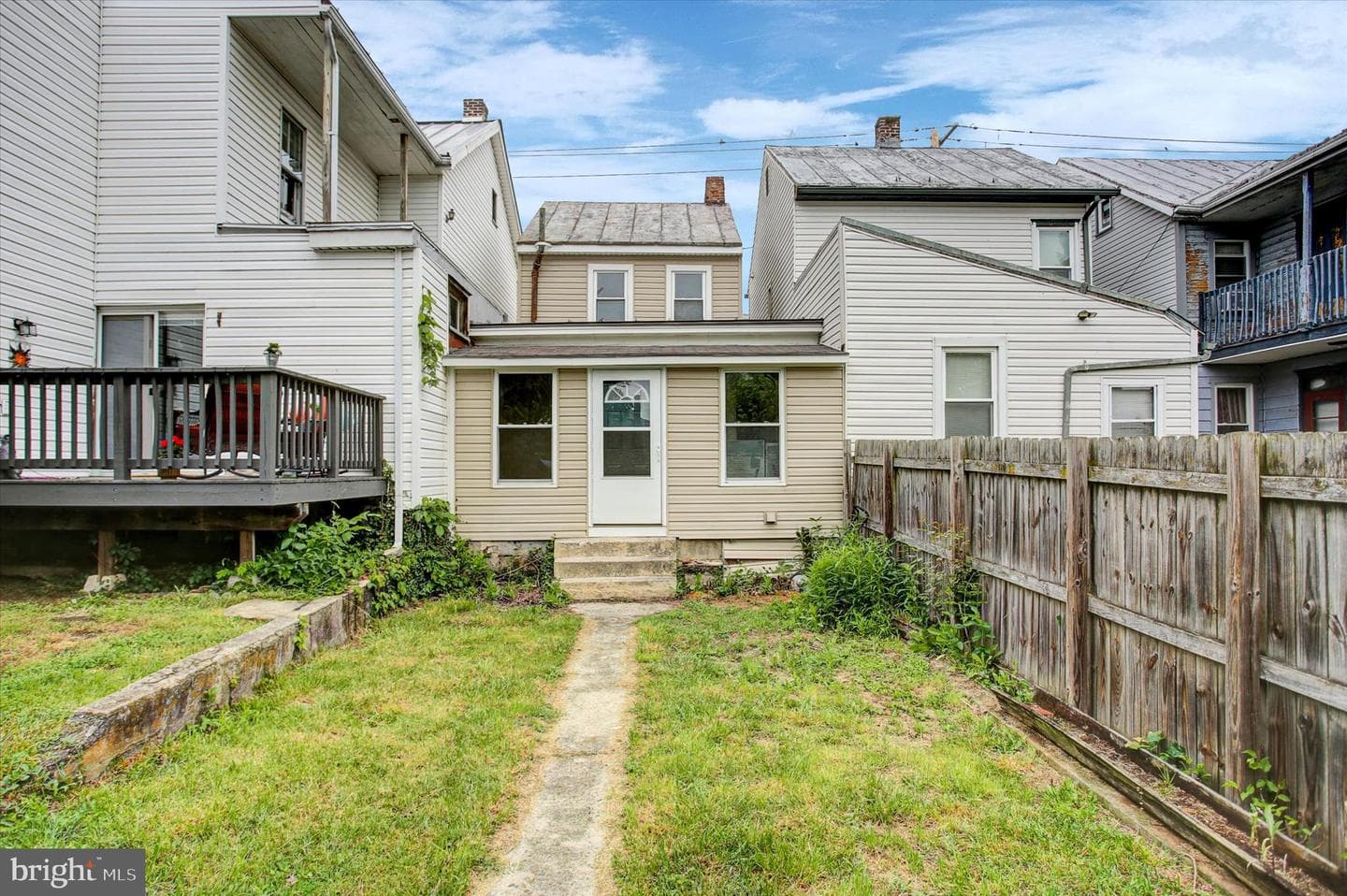 146 E Penn Street photo 18