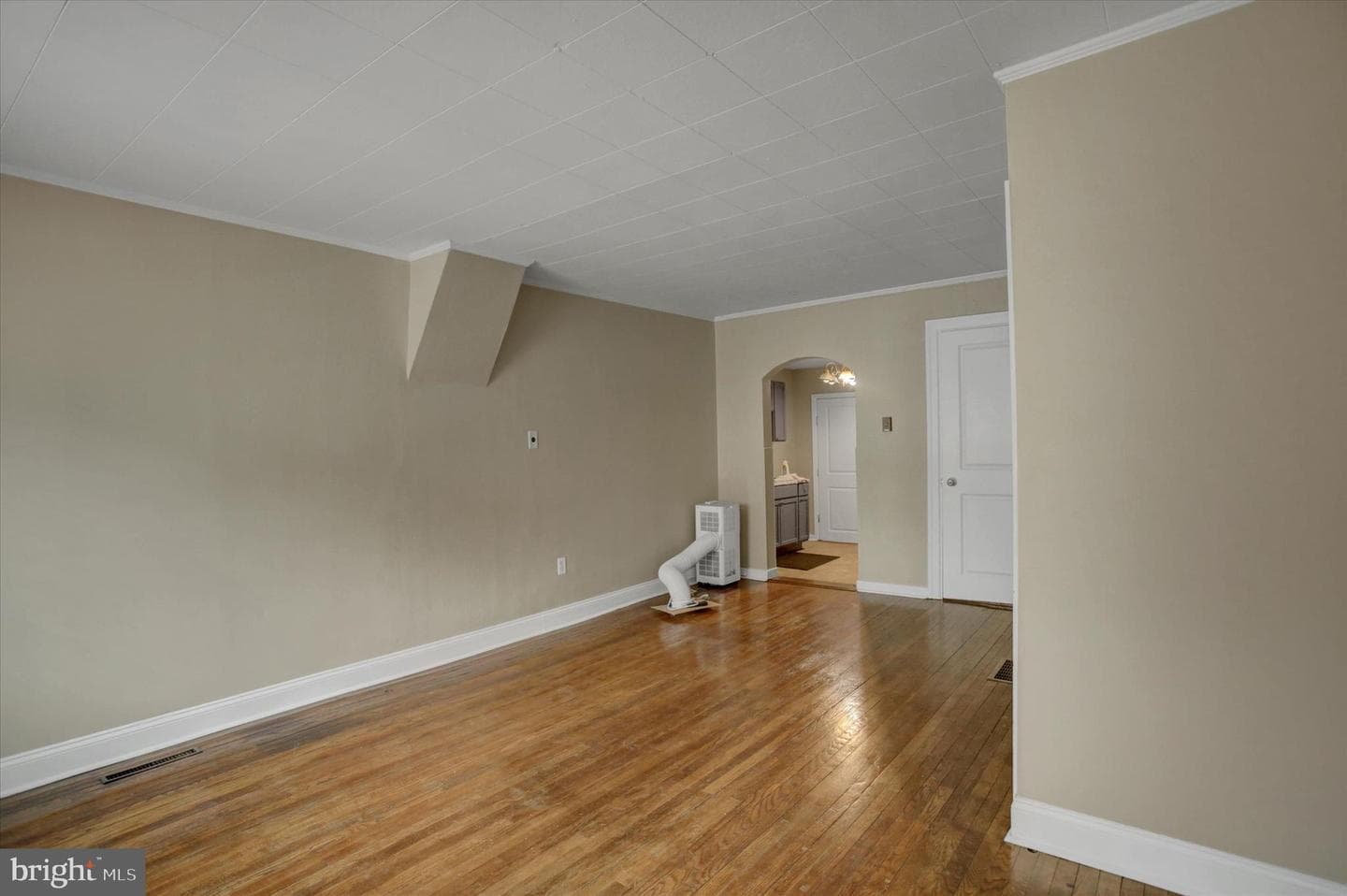 146 E Penn Street photo 6