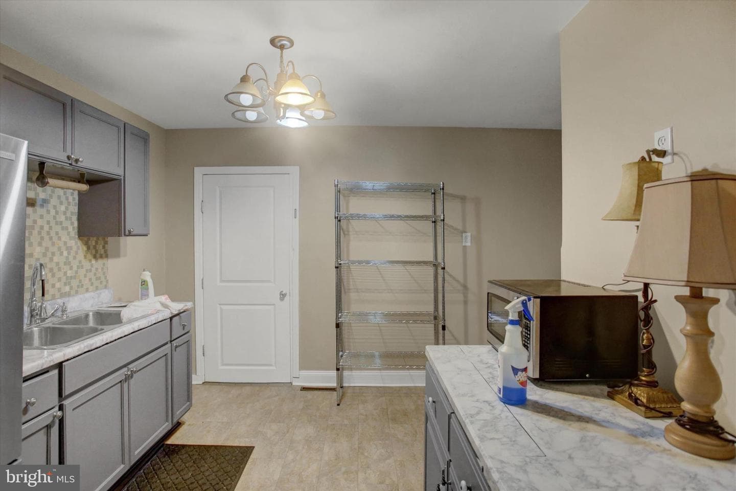 146 E Penn Street photo 9