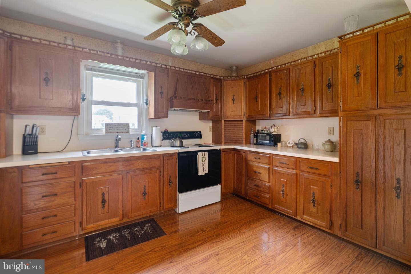 906 Herman Drive photo 9