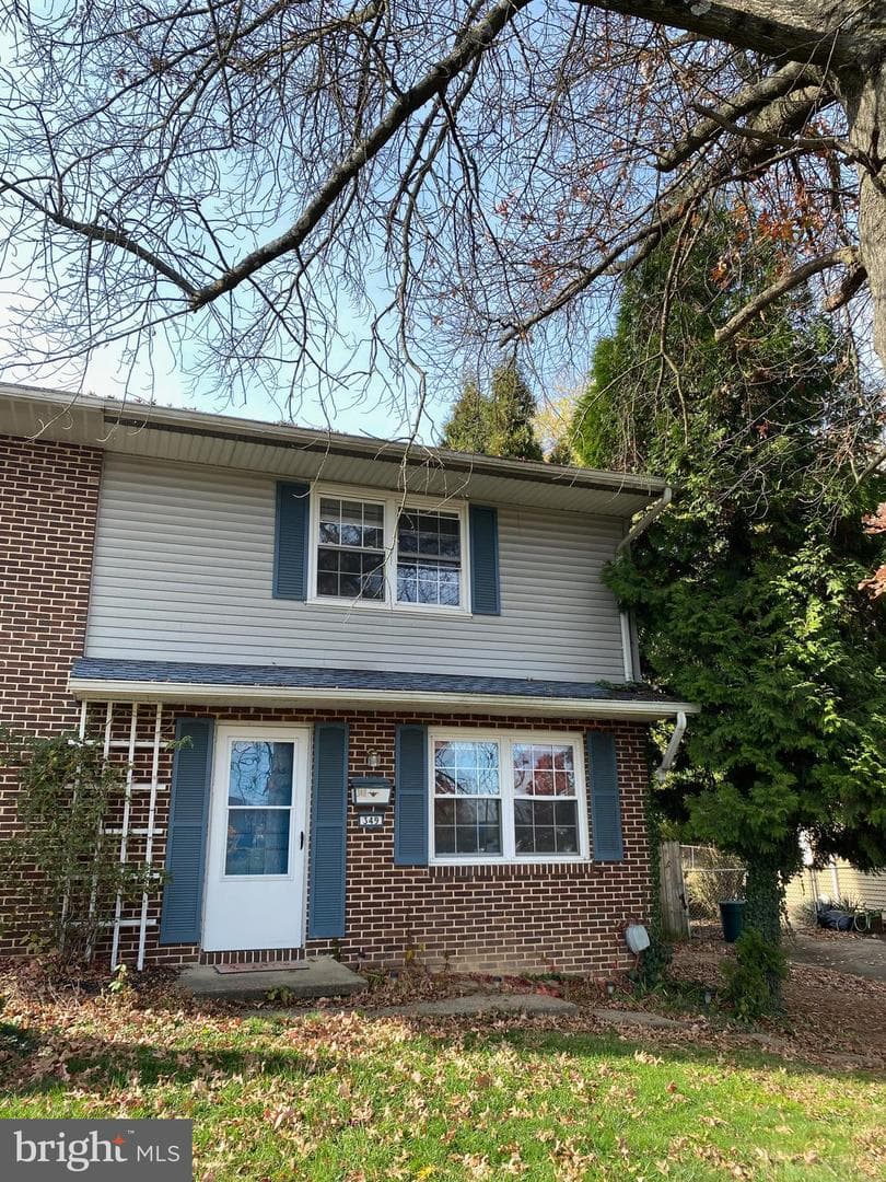 349 W Ridge Street photo 2