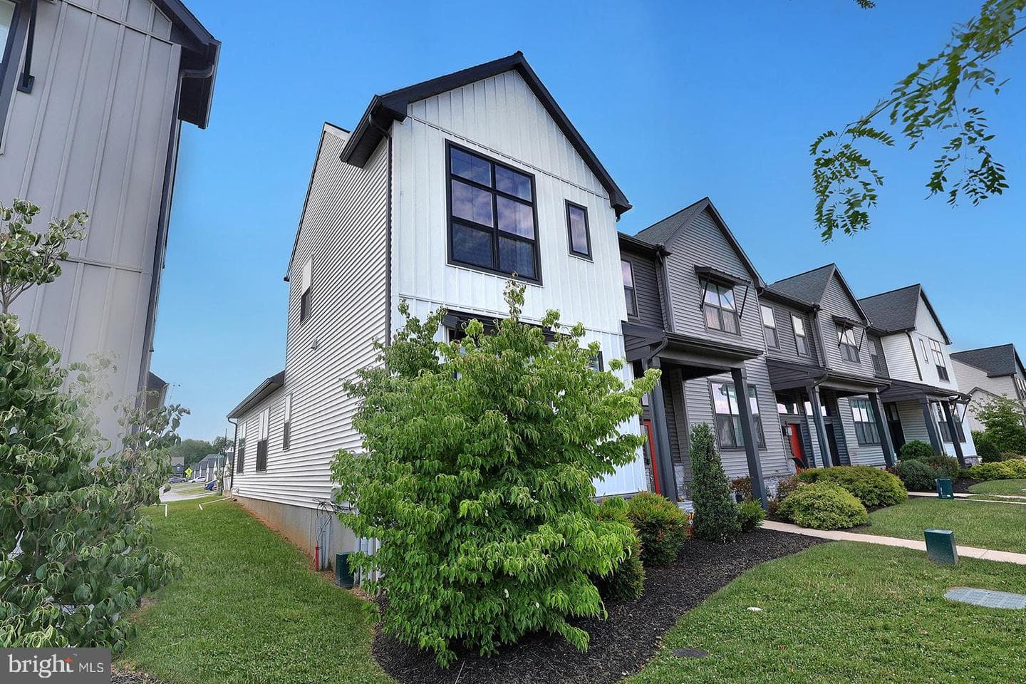 209 Estate Drive photo 3