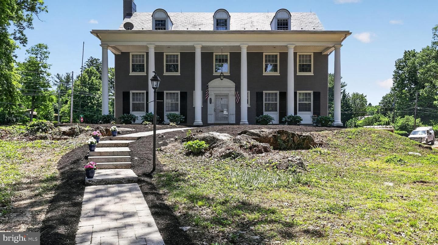 808 Walnut Lane, Carlisle