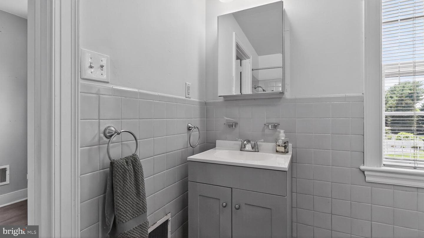 808 Walnut Lane photo 25