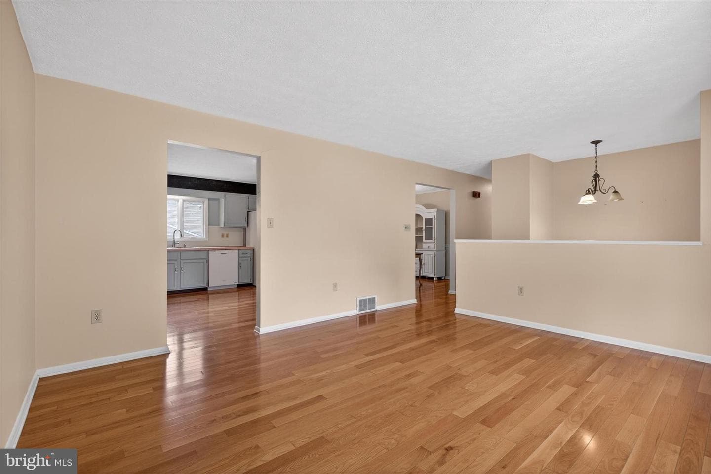 807 Lancelot Avenue photo 5