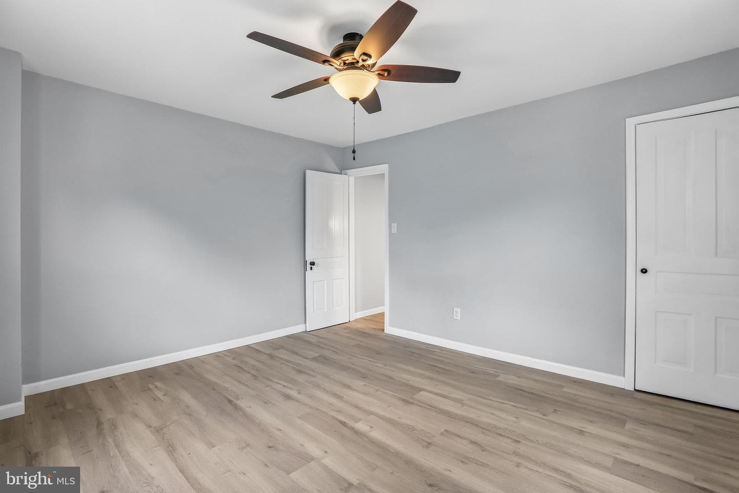 40 E Columbia Road photo 17