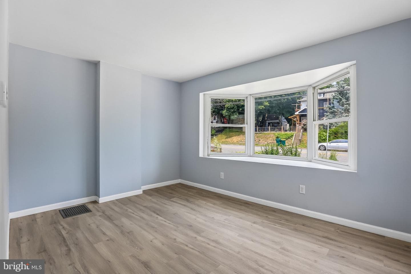 40 E Columbia Road photo 19