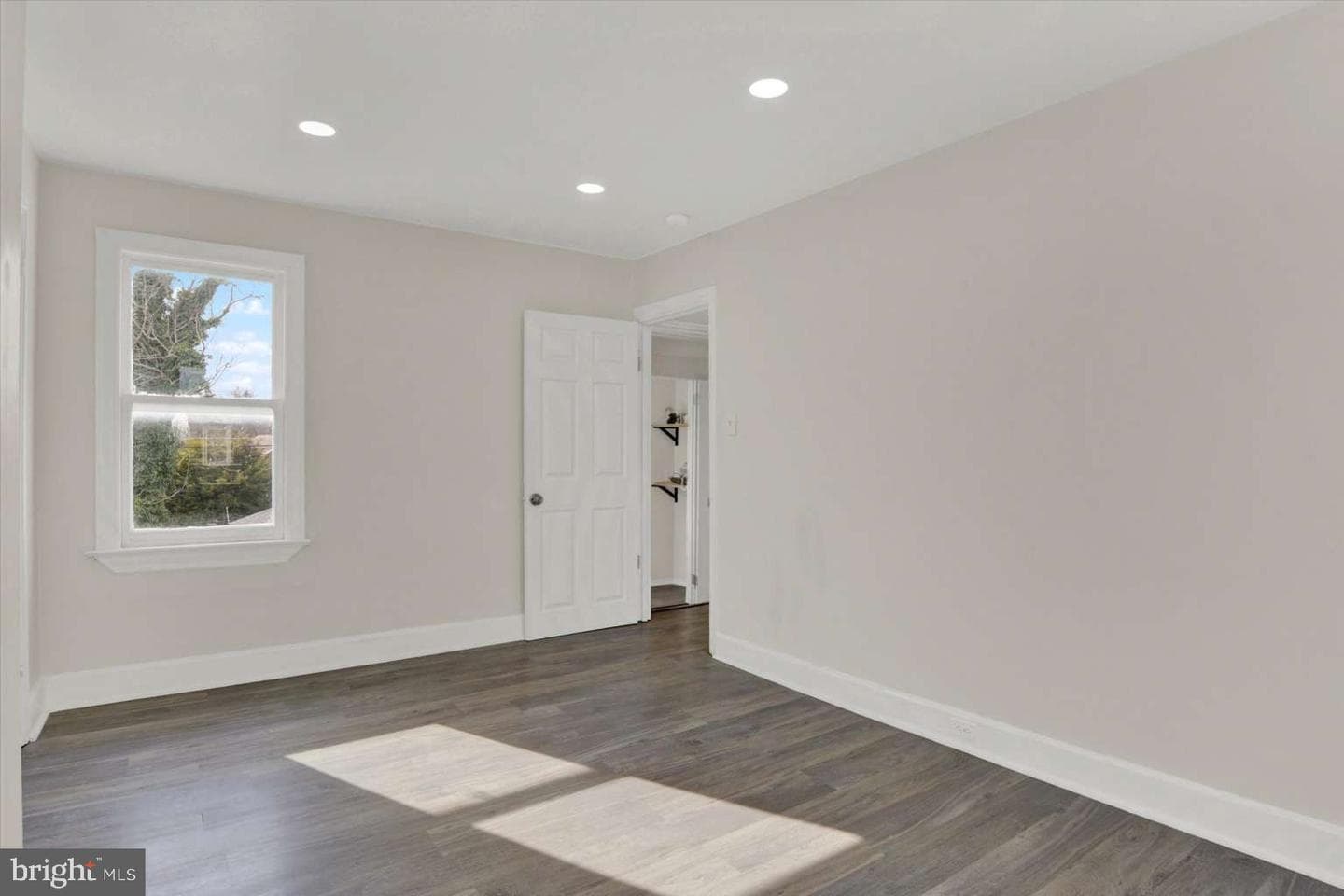 113 N York Street photo 13