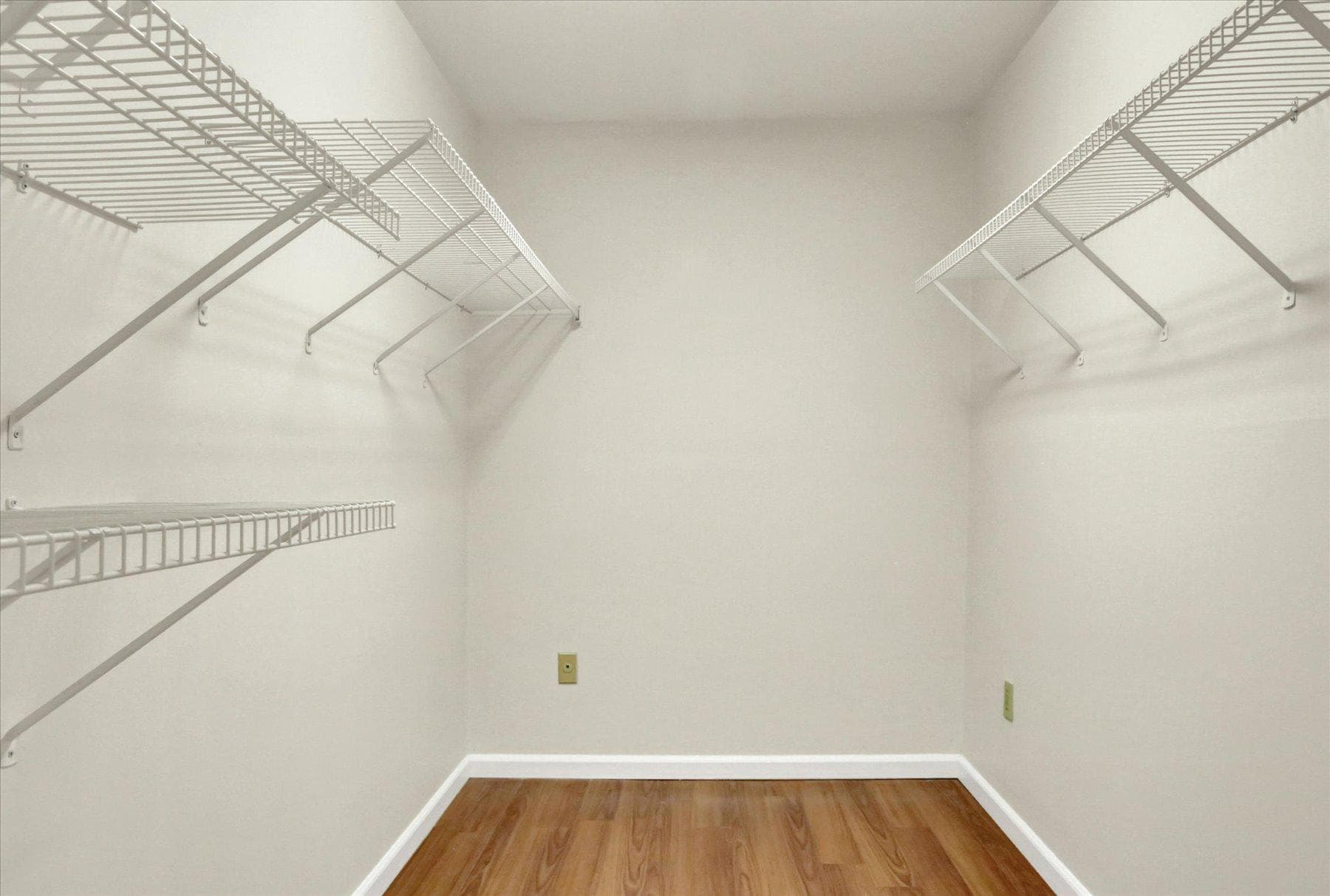 470 Woodcrest Drive photo 35