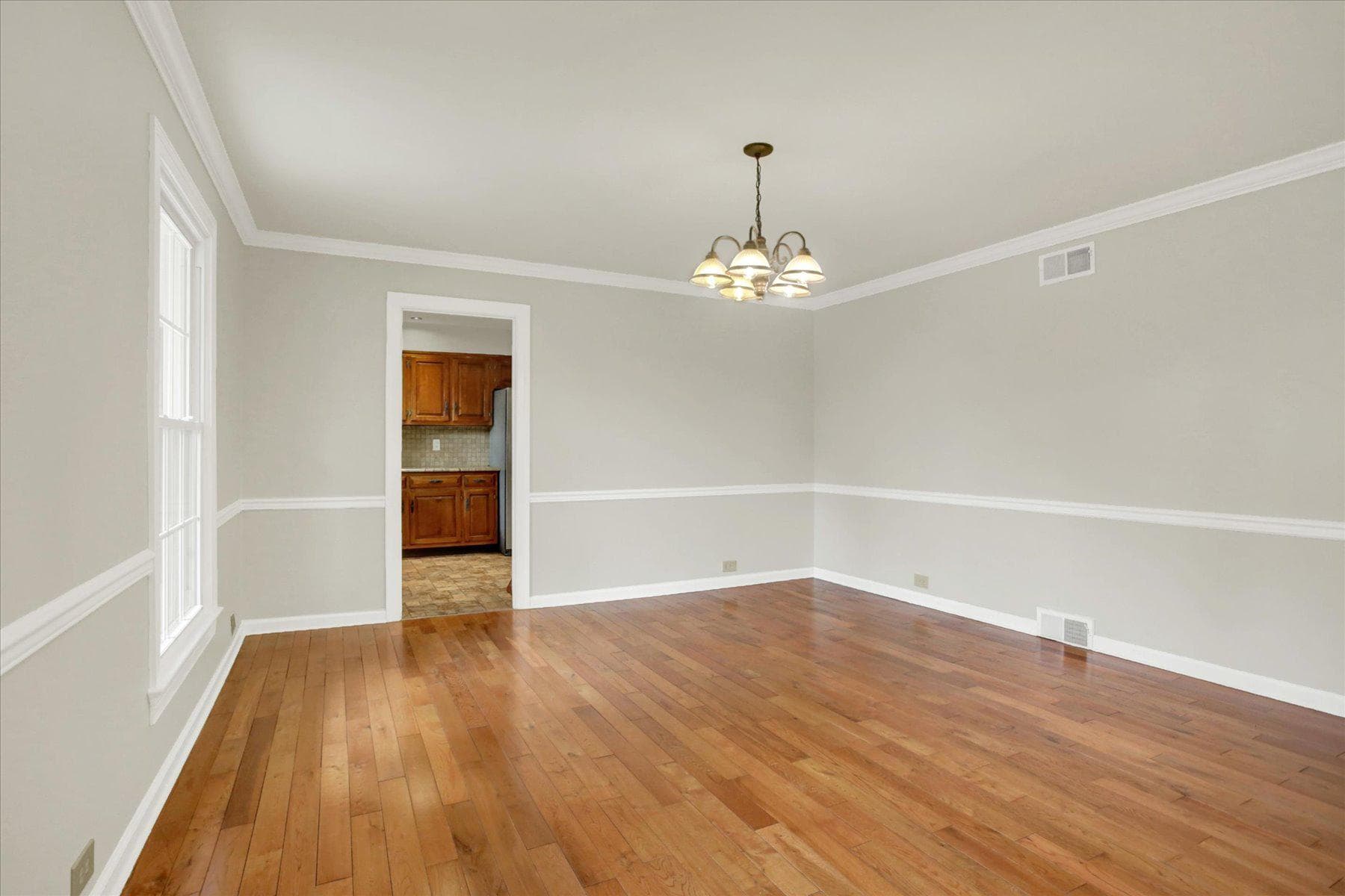 470 Woodcrest Drive photo 6