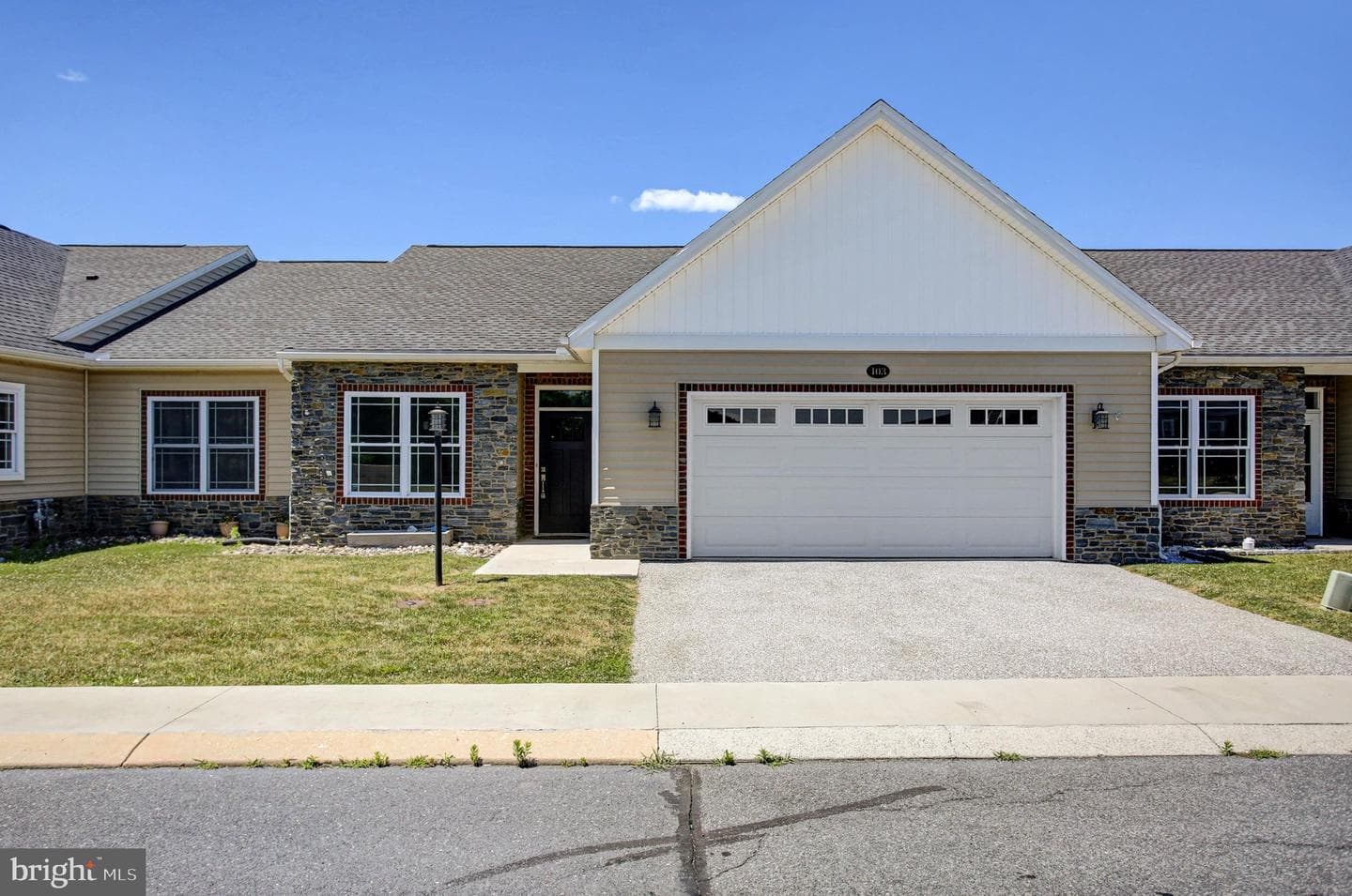 103 Blackbird Ln photo 3