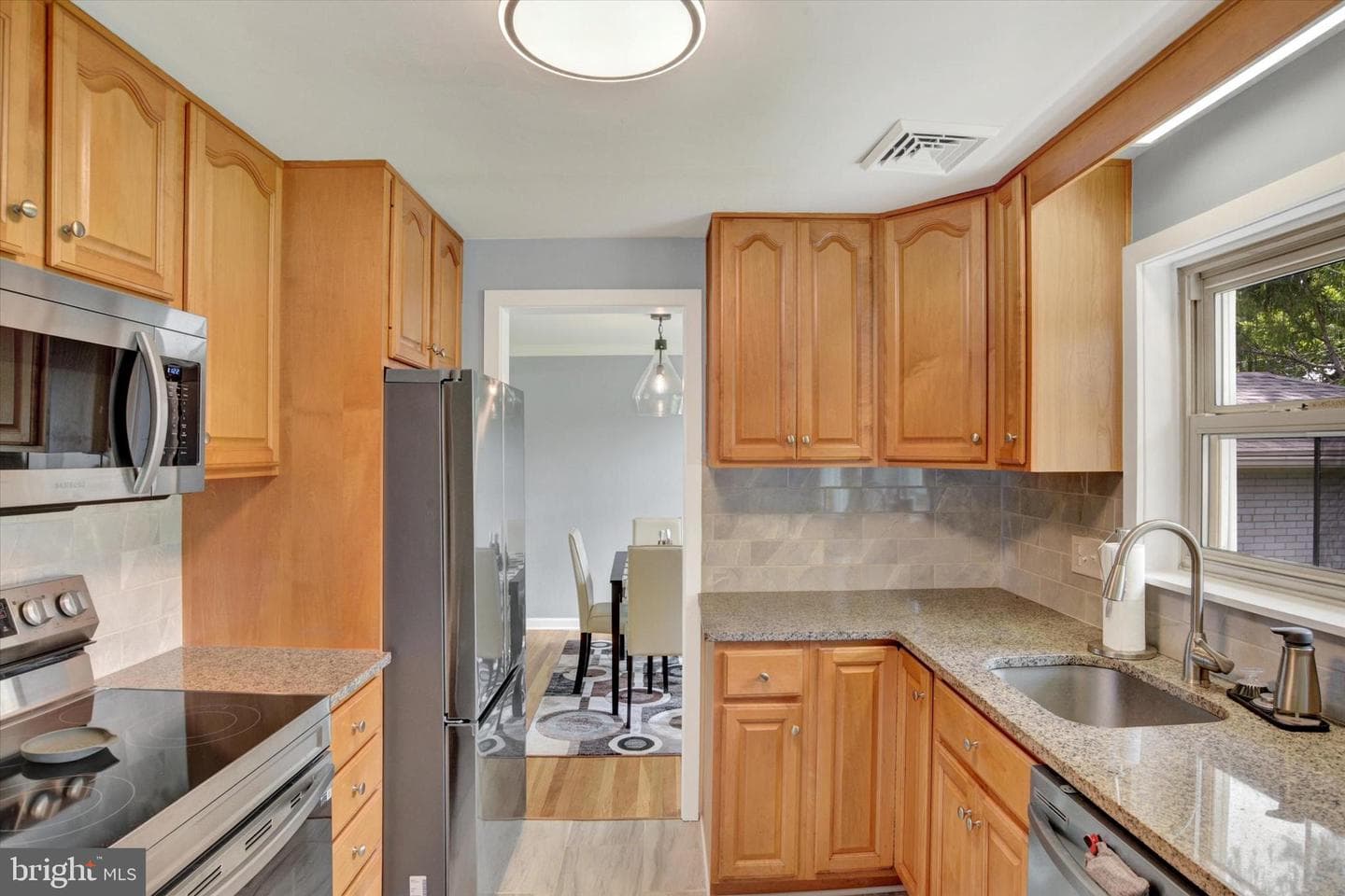 640 Walton Street photo 10