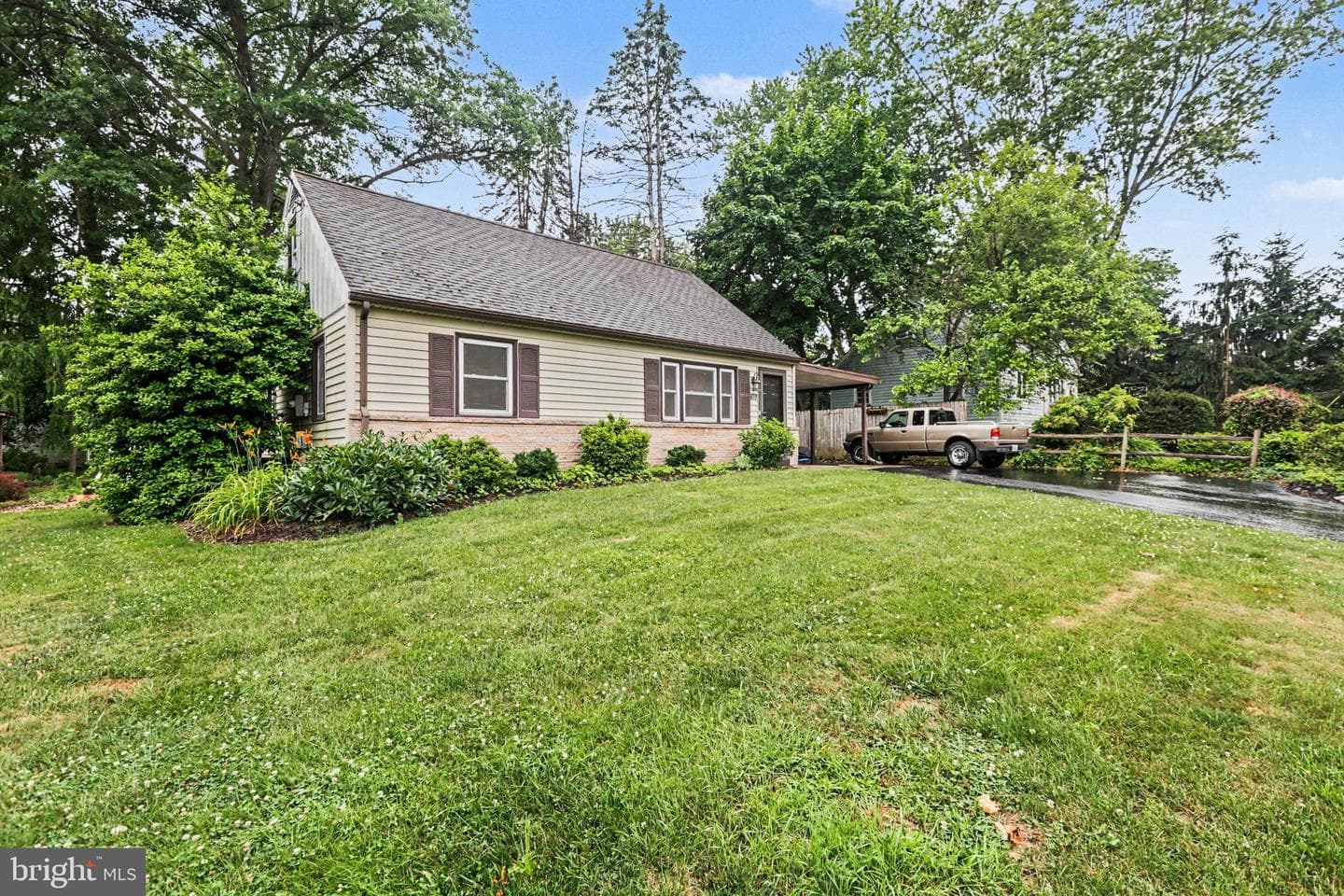 809 Grantham Road photo 3